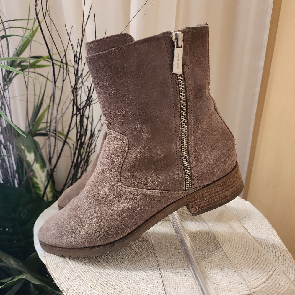 MICHAEL Michael Kors Andi Flat Bootie Size 8.5